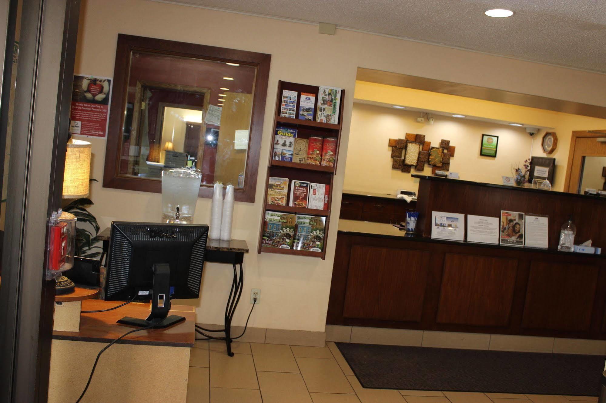 Americas Best Value Inn Grand Forks Exteriér fotografie